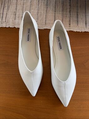 Steve Madden Idaline White Pointed-Toe Leather Flats, Sz 7. Never worn!